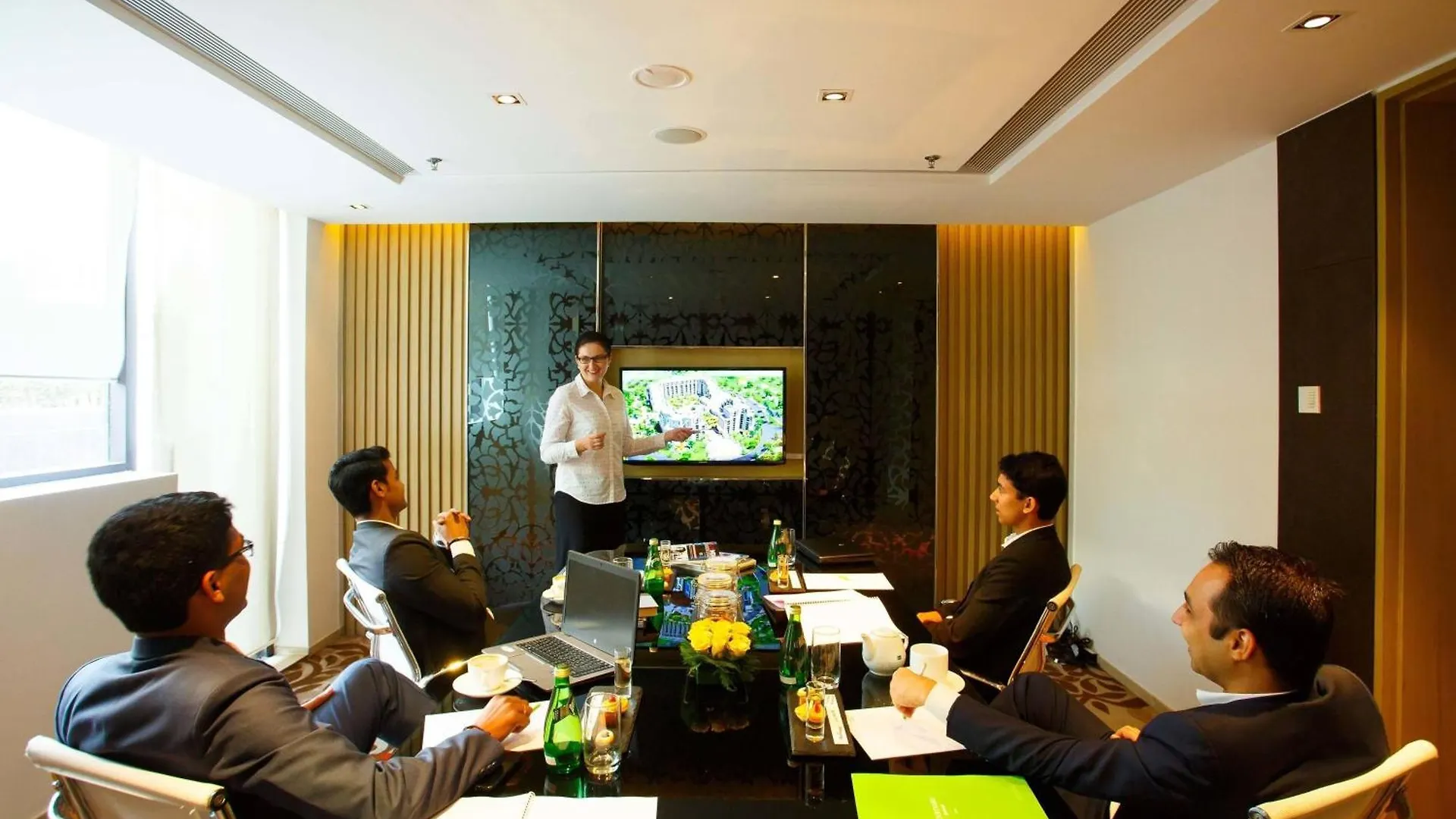 מלון Courtyard By Marriott Agra  אגרה