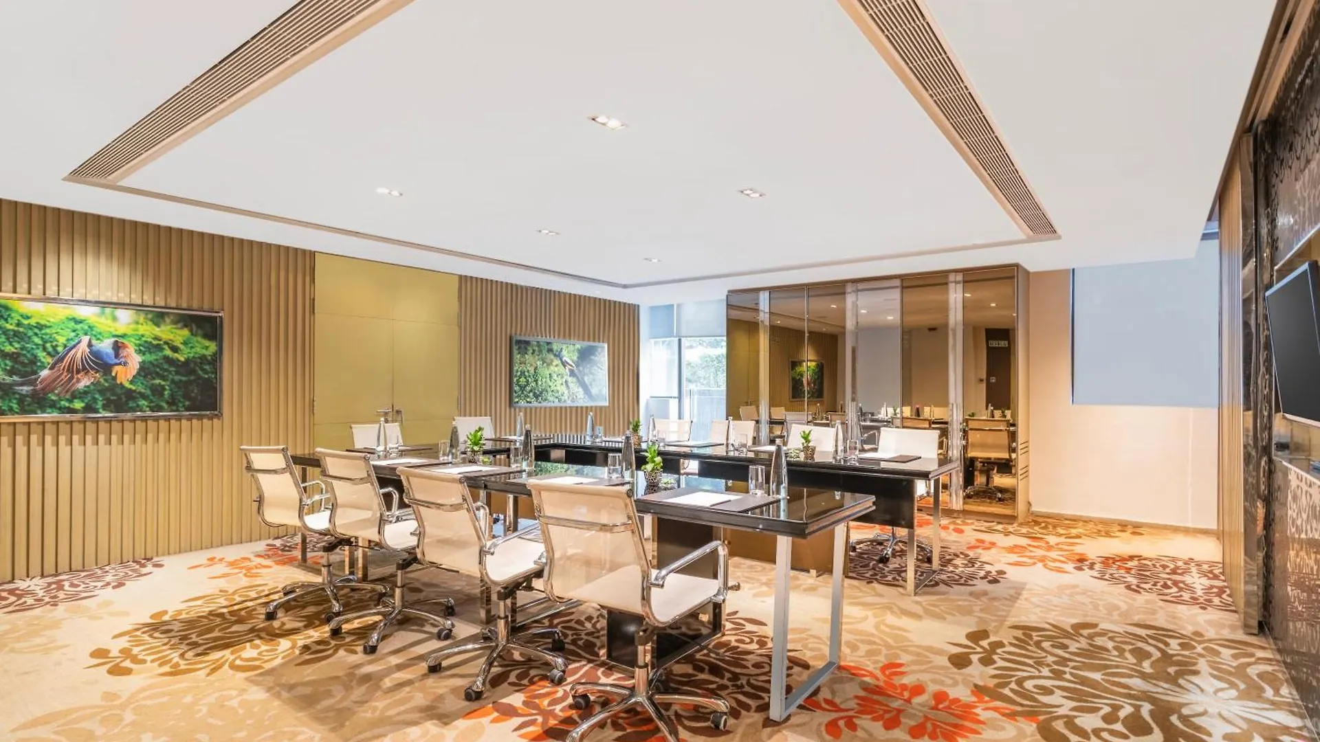 Courtyard By Marriott Agra Hotel