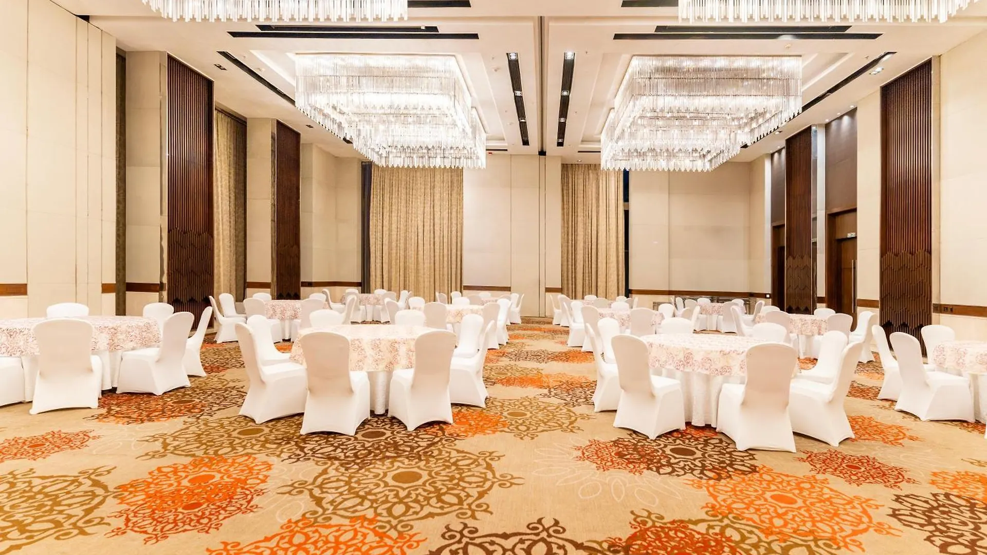 Courtyard By Marriott Agra Hotel
