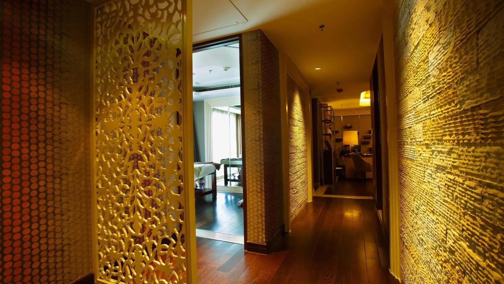 Courtyard By Marriott Agra Hotel