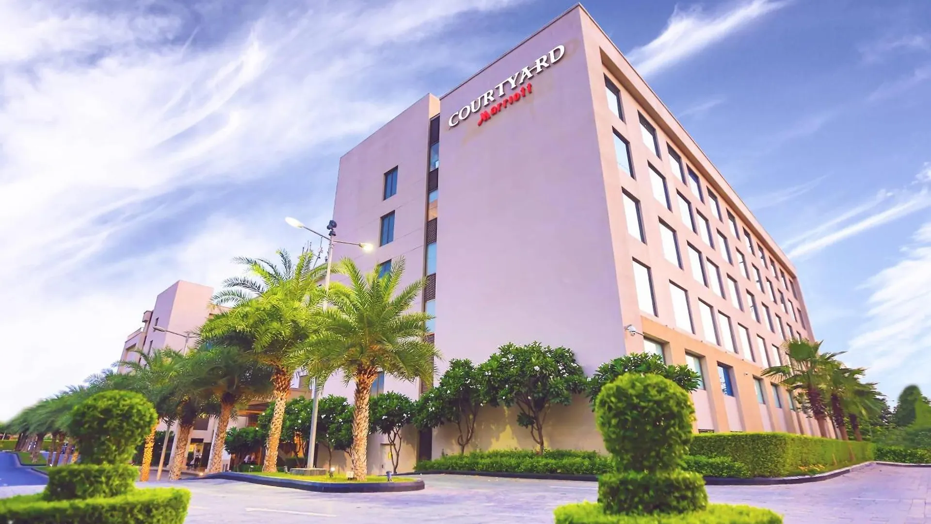 Courtyard By Marriott Agra Hotel