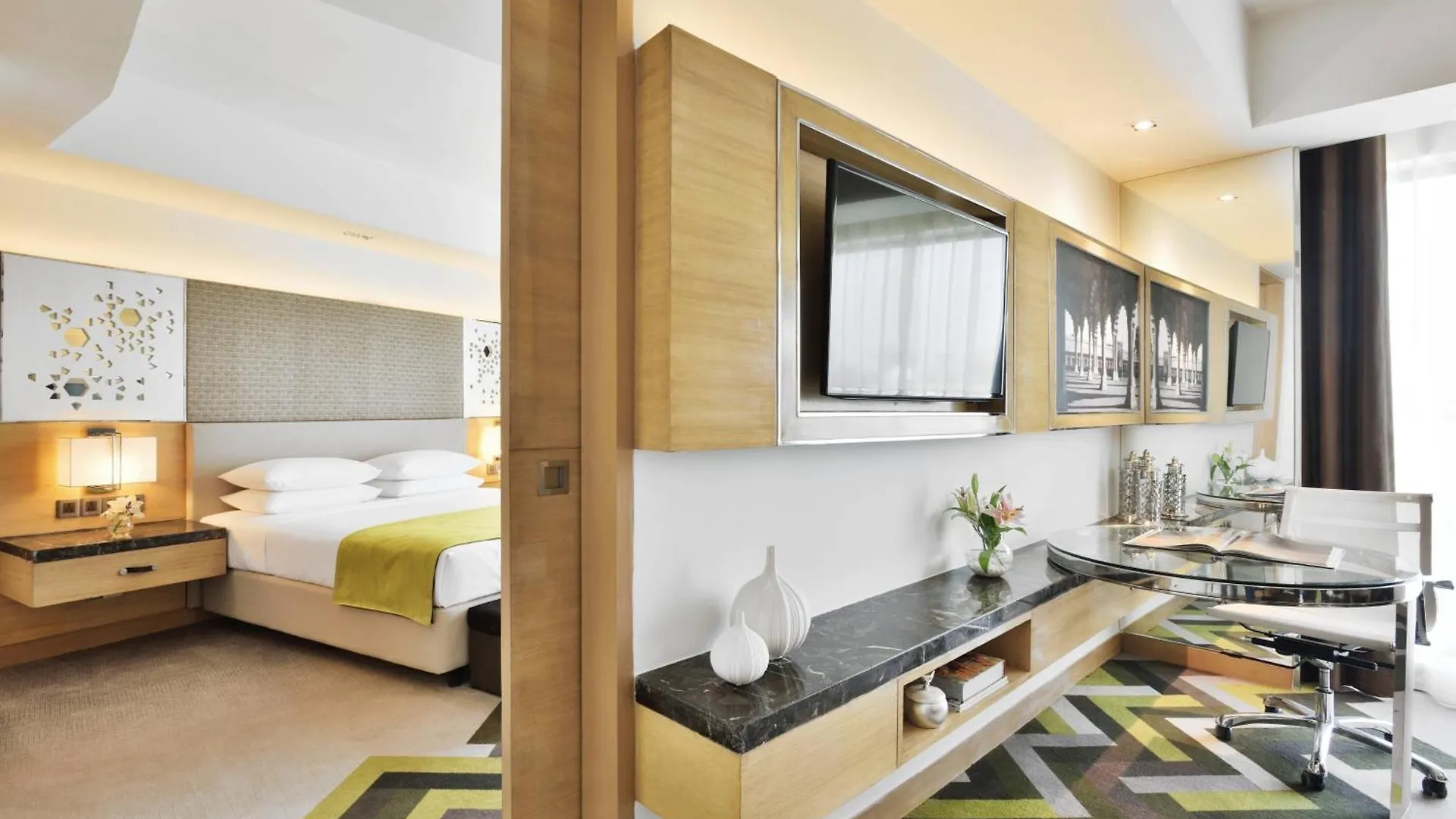 Courtyard By Marriott Agra Hotel