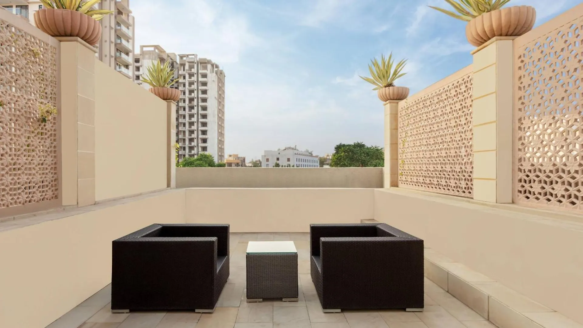 Courtyard By Marriott Agra Hotel