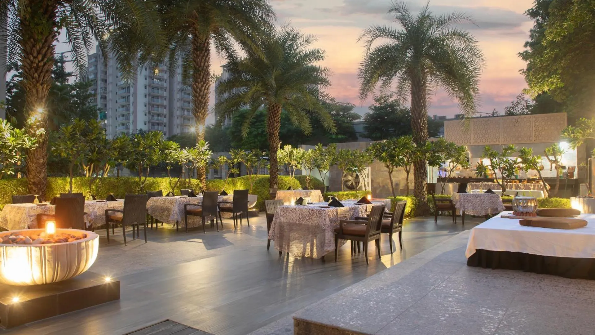 Hotel Courtyard By Marriott Agra Indie